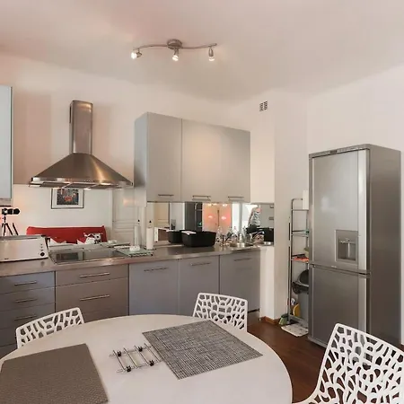 Apartment Carras *