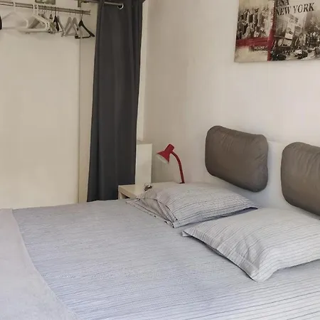 Apartment Carras *